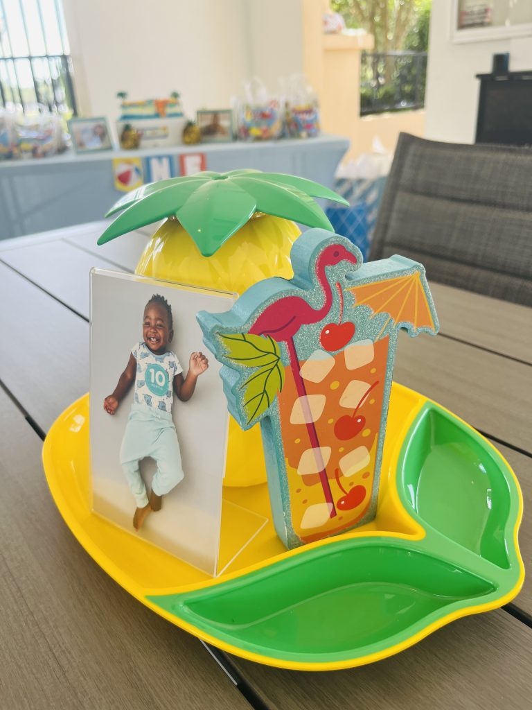 POOL PARTY CENTERPIECE