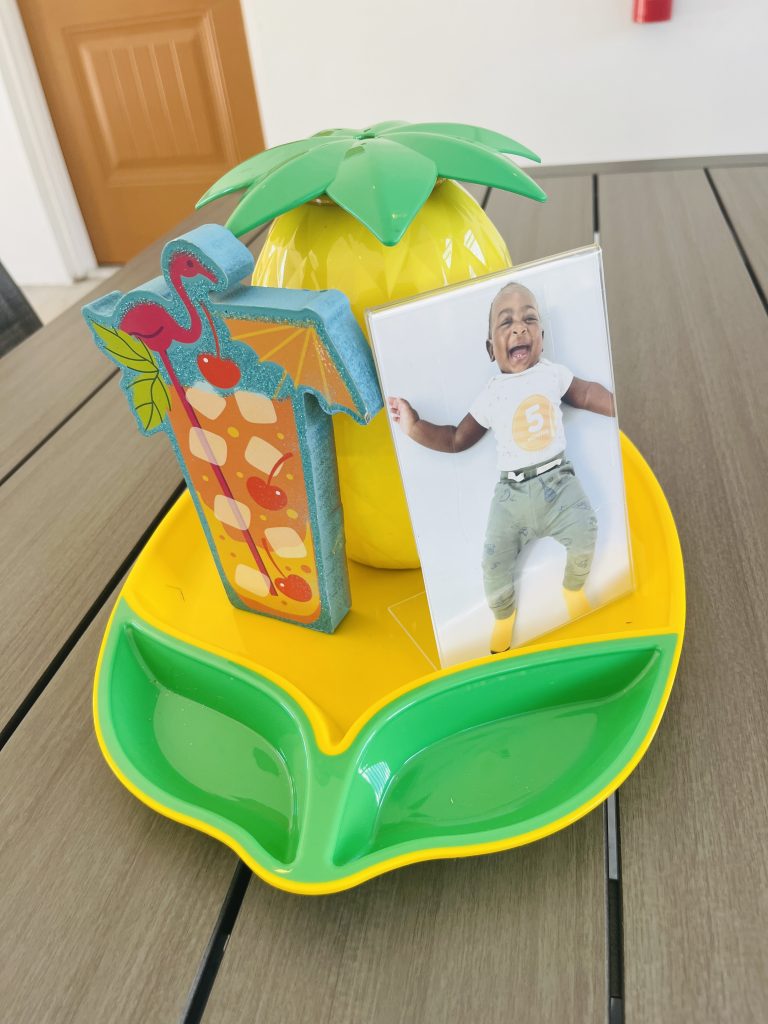 POOL PARTY CENTERPIECE